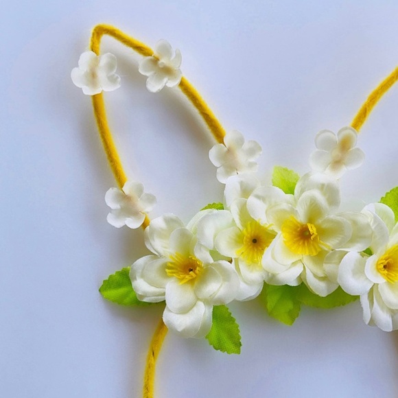 Bunny ears headband with flower accents - Picture 4 of 5